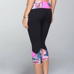 Lululemon Embody Crop Black / Secret Garden / Pow Pink Light Size 6 Yoga Floral